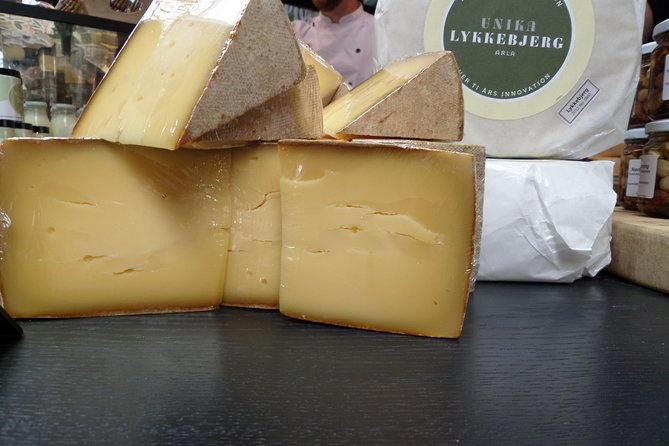 Small-Group Gourmet Evening Walking Tour of Copenhagen with Market Visit and Dinner - Practical details that affect your evening