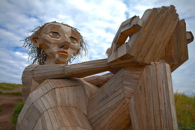 The Six Forgotten Giants Trolls Hunt with Minibus - Oscar under the Bridge in Ishøj
