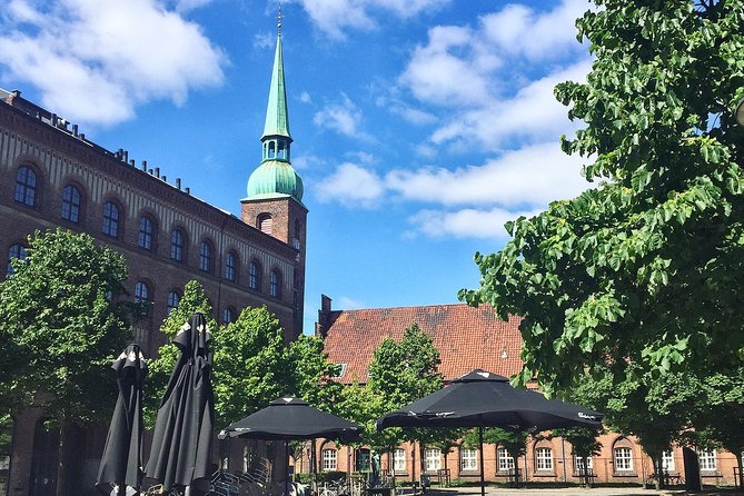 Time travel in Aarhus - What the guide adds to the buildings